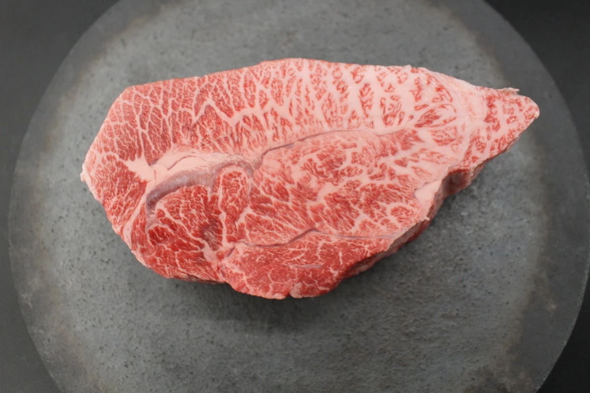 【現品限り】近江牛ミスジ塊肉 602g【超激レア商品】