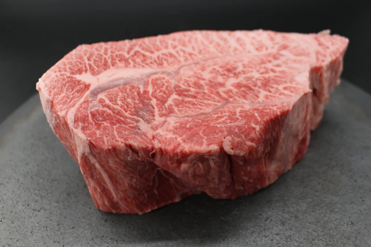 【現品限り】近江牛ミスジ塊肉 602g【超激レア商品】