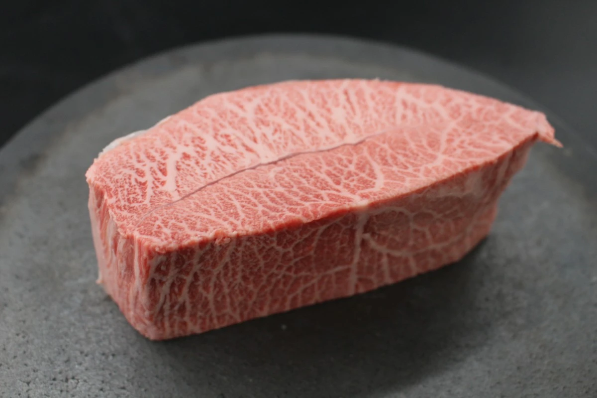 【現品限り】近江牛ミスジ塊肉 419g【超激レア商品】