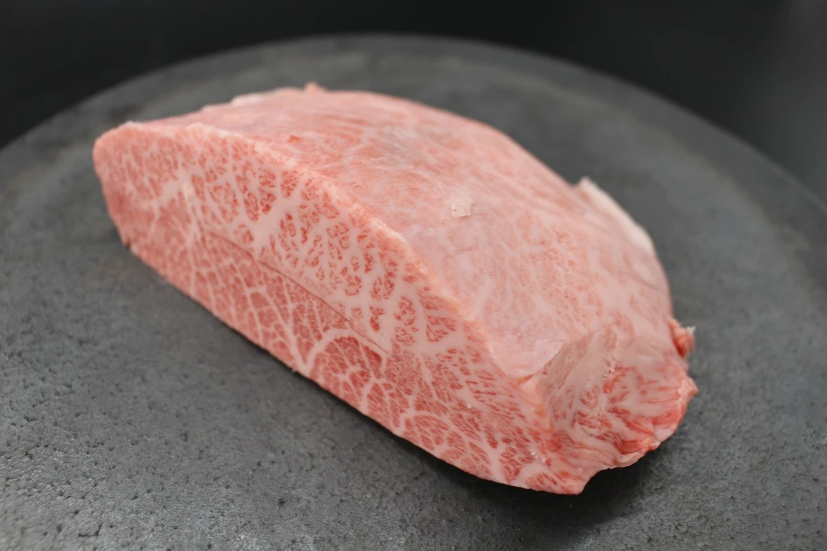 【現品限り】近江牛ミスジ塊肉 395g【超激レア商品】