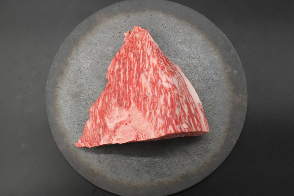 【現品限り】近江牛肩三角(クリ)塊肉633ｇ
