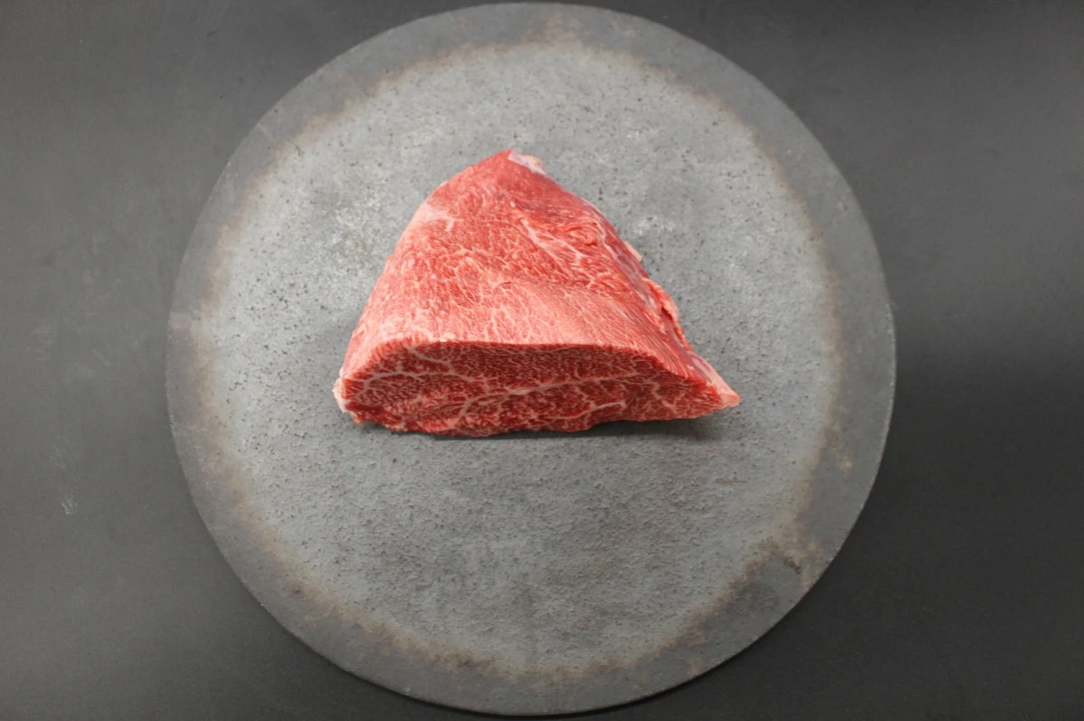 【現品限り】近江牛肩三角(クリ)塊肉387ｇ