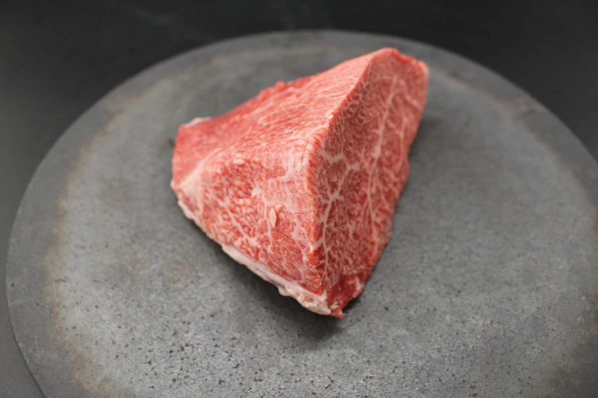 【現品限り】近江牛肩三角(クリ)塊肉387ｇ
