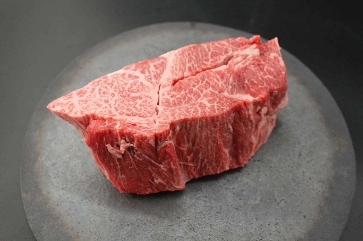 【現品限り】近江牛ミスジ塊肉 611g【超激レア商品】