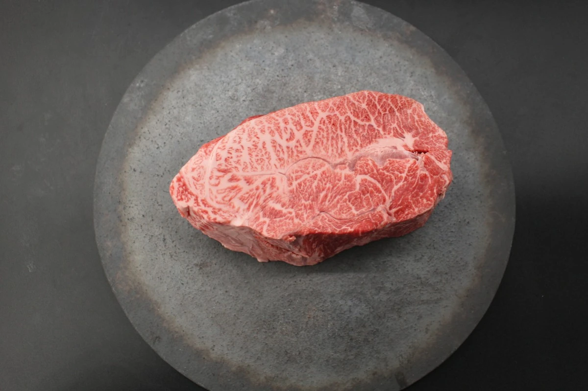 【現品限り】近江牛ミスジ塊肉 620g【超激レア商品】