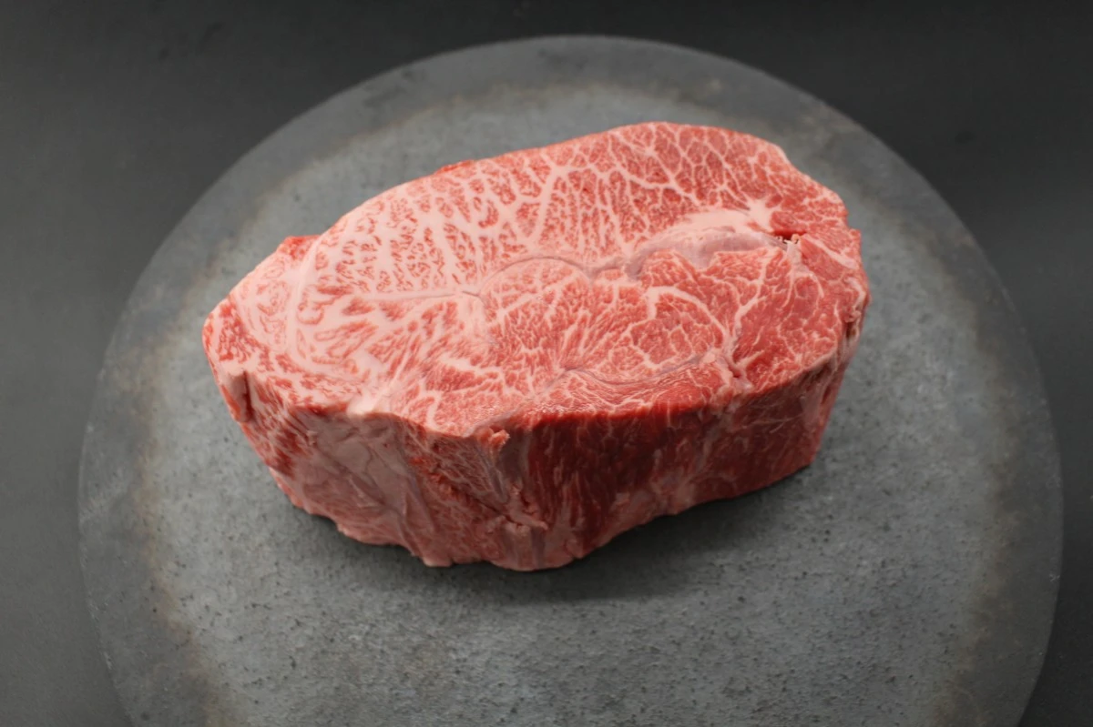 【現品限り】近江牛ミスジ塊肉 620g【超激レア商品】