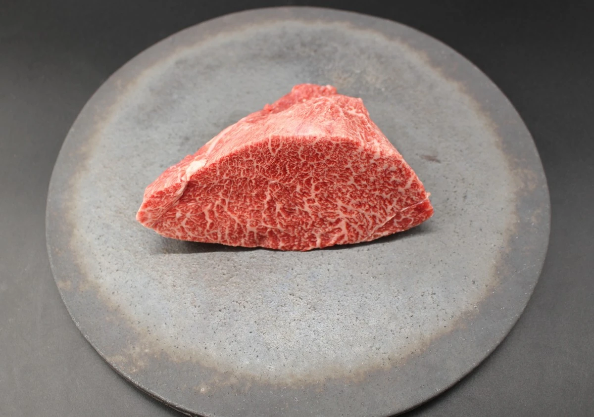 【現品限り】近江牛肩三角(クリ)塊肉385ｇ