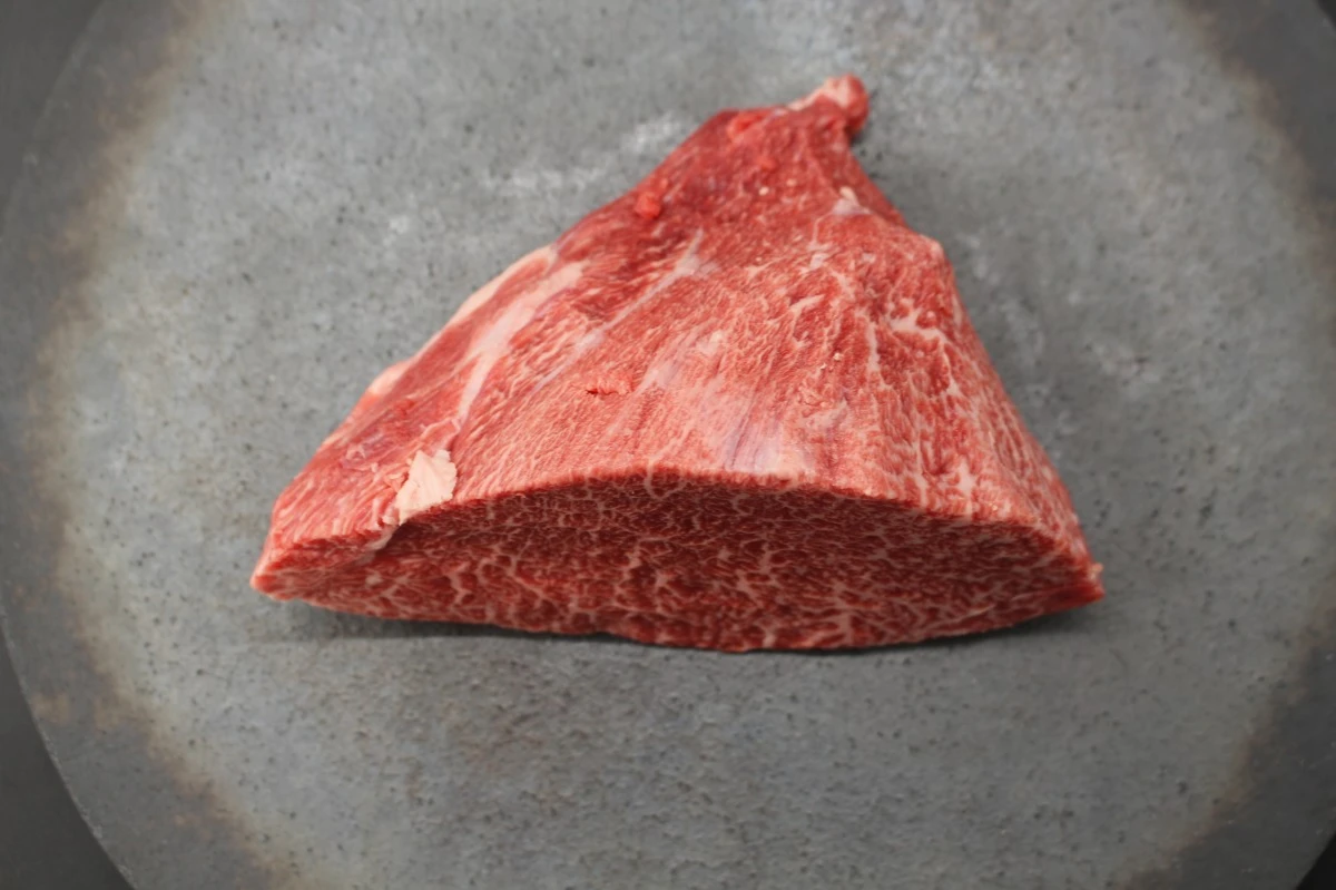 【現品限り】近江牛肩三角(クリ)塊肉385ｇ