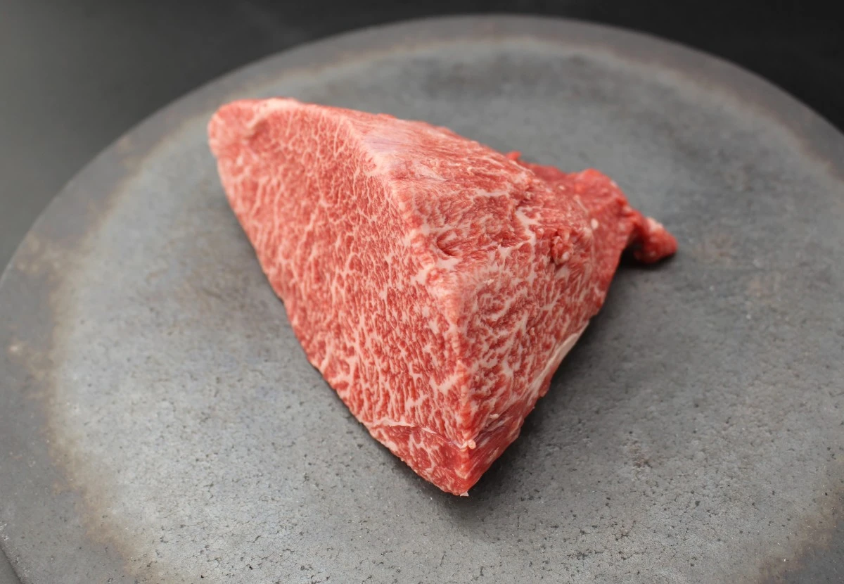 【現品限り】近江牛肩三角(クリ)塊肉385ｇ