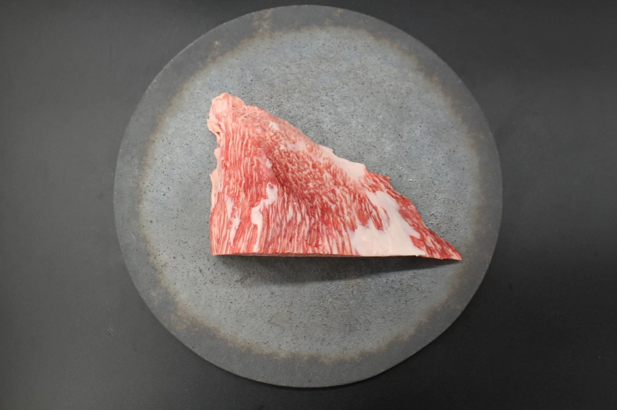 【現品限り】近江牛肩三角(クリ)塊肉385ｇ