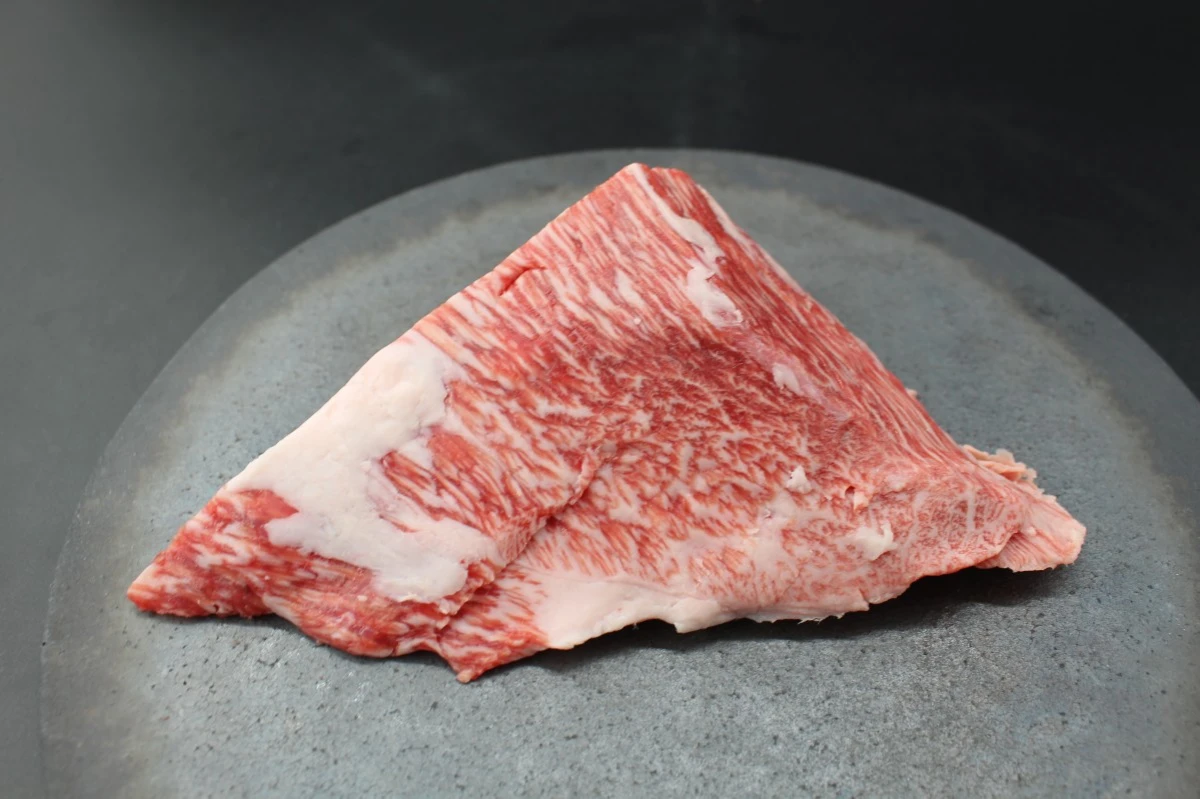 【現品限り】近江牛肩三角(クリ)塊肉385ｇ