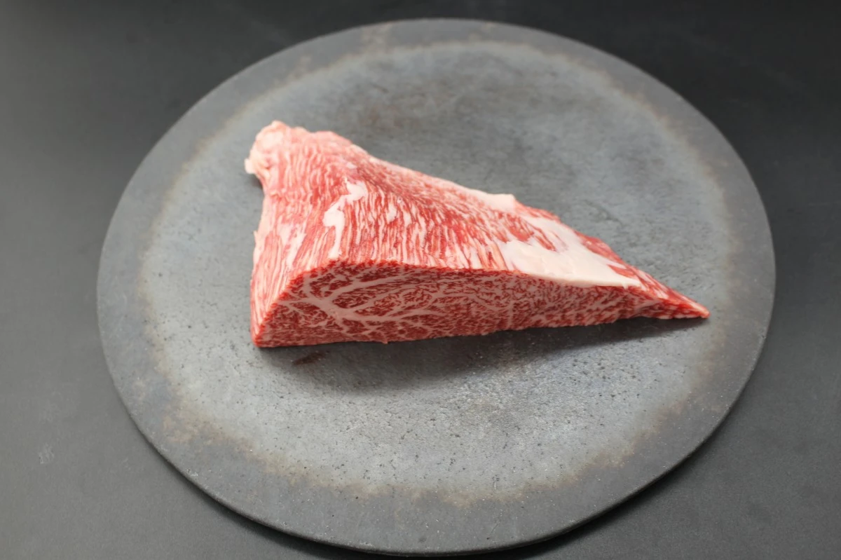 【現品限り】近江牛肩三角(クリ)塊肉385ｇ