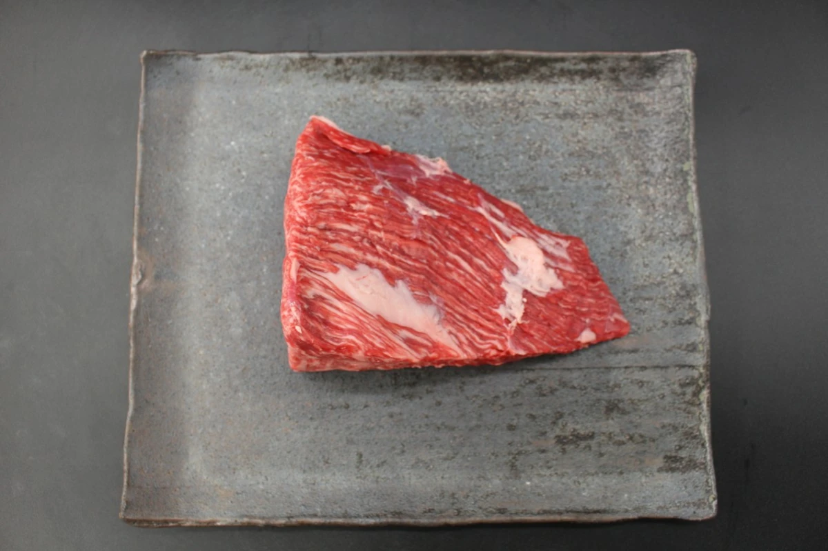 【現品限り】近江牛クラシタ塊肉453g【別名：かたロース】