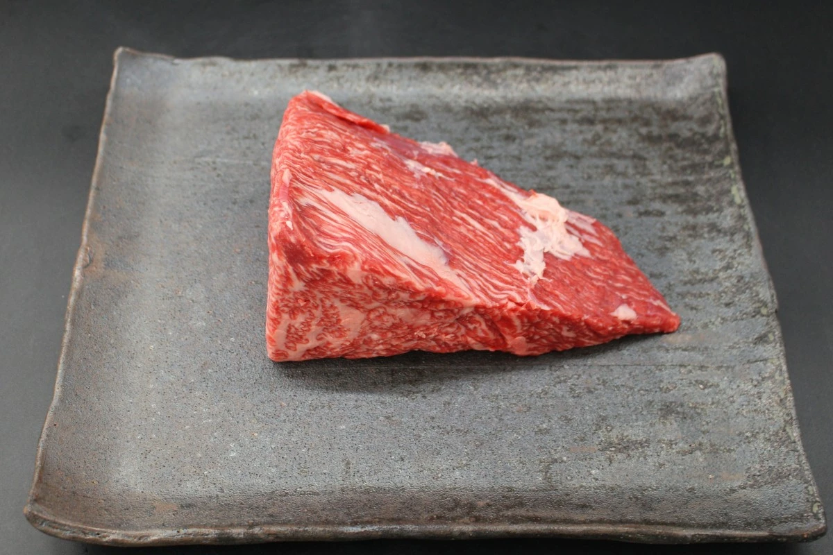【現品限り】近江牛クラシタ塊肉453g【別名：かたロース】