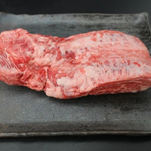 【現品限り】近江牛肩ロースかぶり煮込用塊肉772g