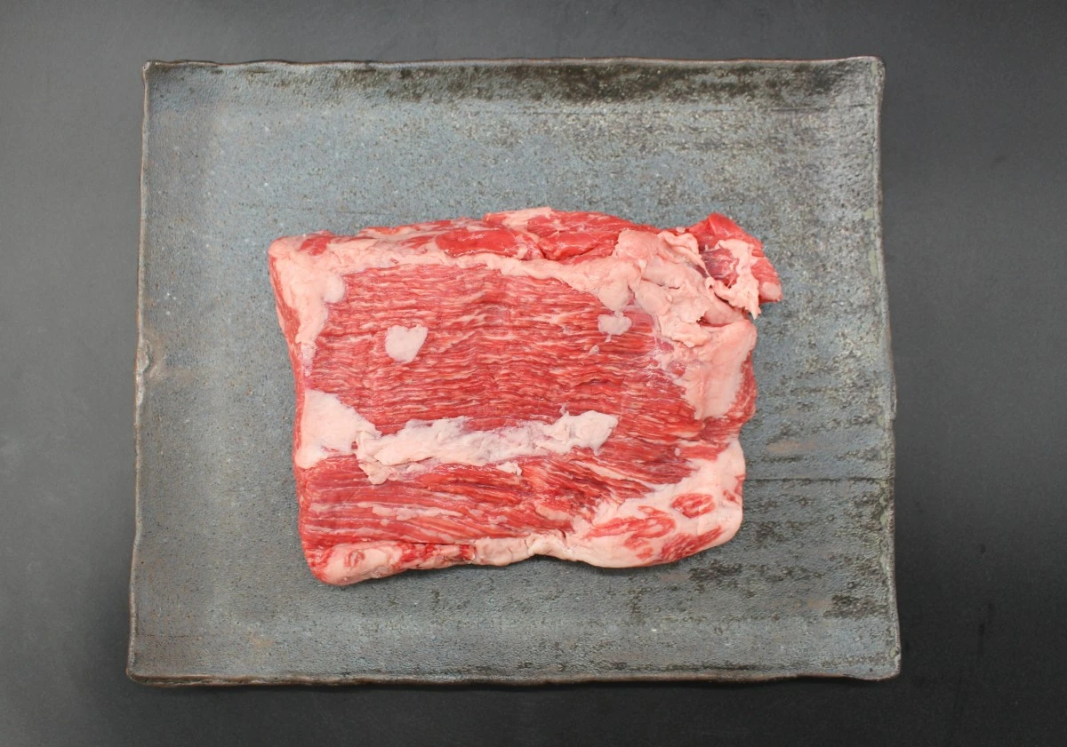 【現品限り】近江牛クラシタ塊肉436g【別名：かたロース】