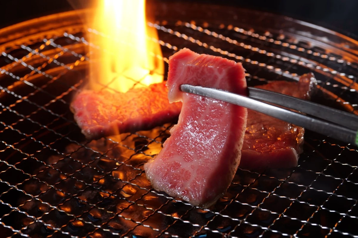 【セットでお得】近江牛BBQ焼肉セット-赤身焼肉500g＋ホルモン小腸500g-