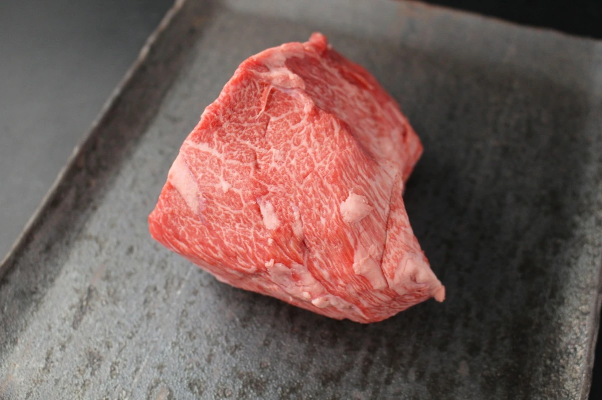 【現品限り】近江牛希少部位とうがらし塊肉476g【ローストビーフに！】