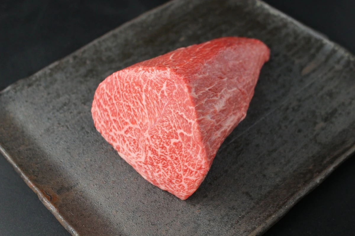 【現品限り】近江牛希少部位とうがらし塊肉544g【ローストビーフに！】