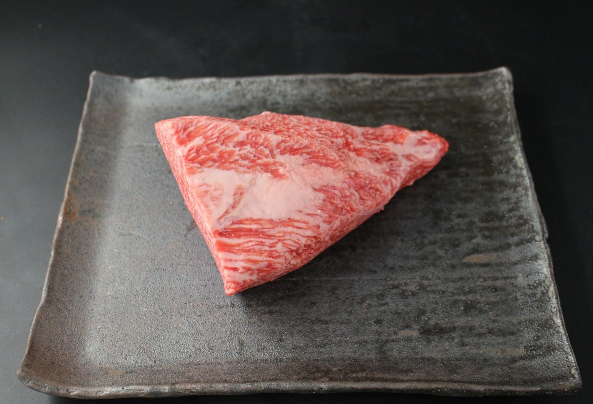 【現品限り】近江牛希少部位とうがらし塊肉544g【ローストビーフに！】