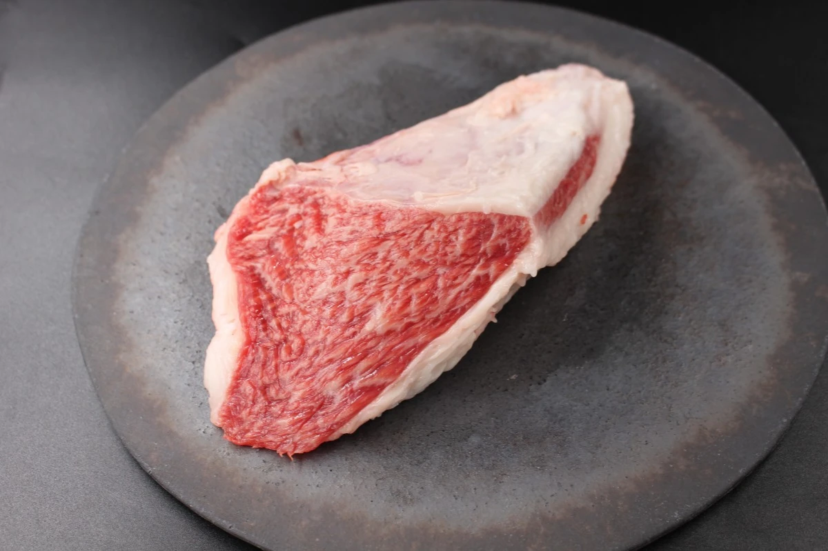 【激レア商品】近江牛トモサンカク(ヒウチ)塊肉433g