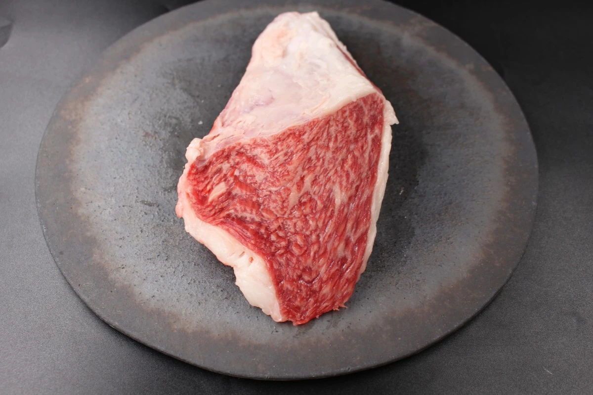 【激レア商品】近江牛トモサンカク(ヒウチ)塊肉433g