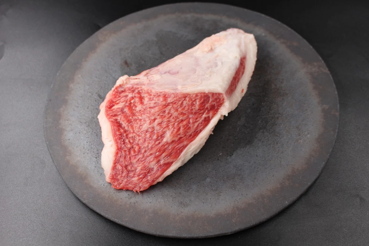 【激レア商品】近江牛トモサンカク(ヒウチ)塊肉433g