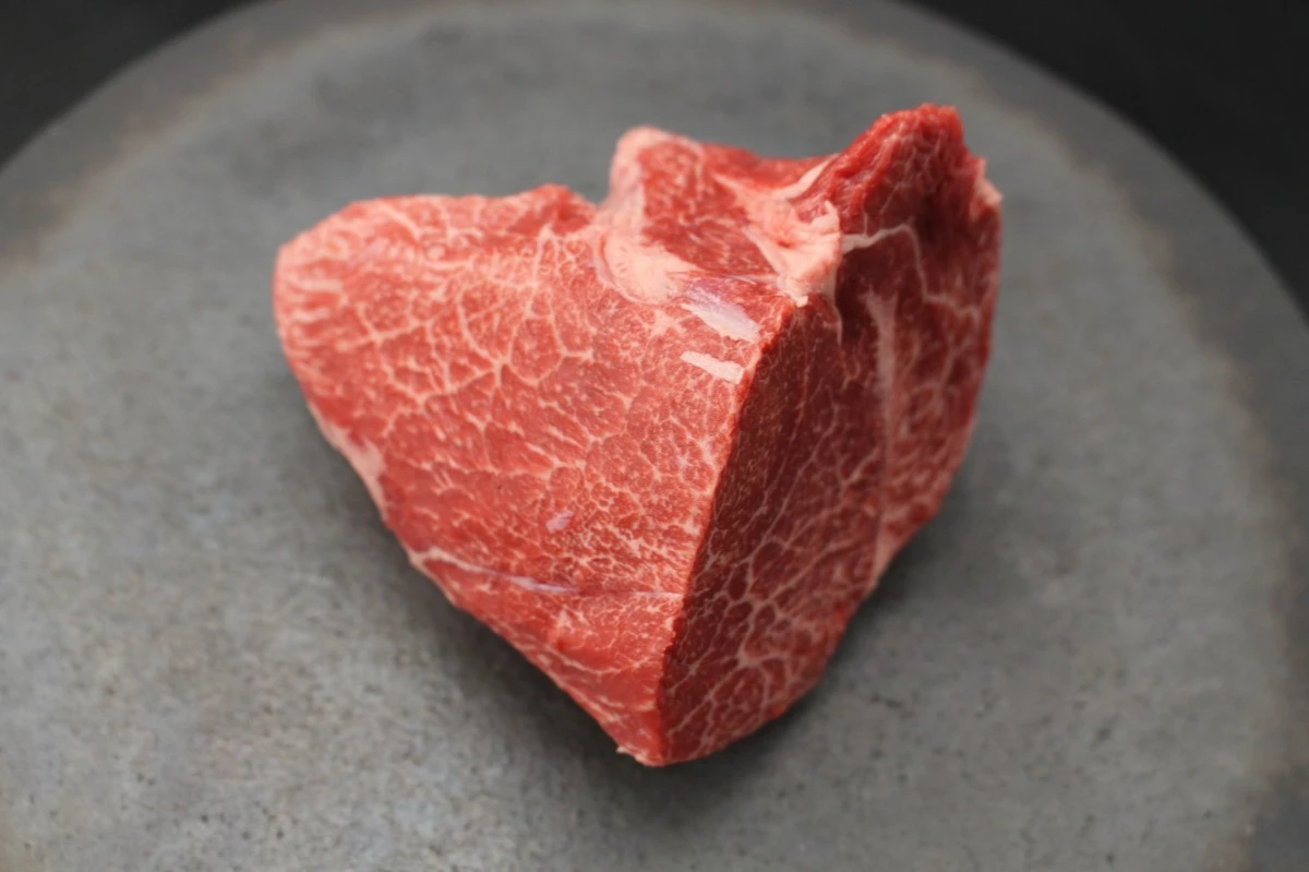 【現品限り】近江牛希少部位とうがらし塊肉494g【ローストビーフに！】