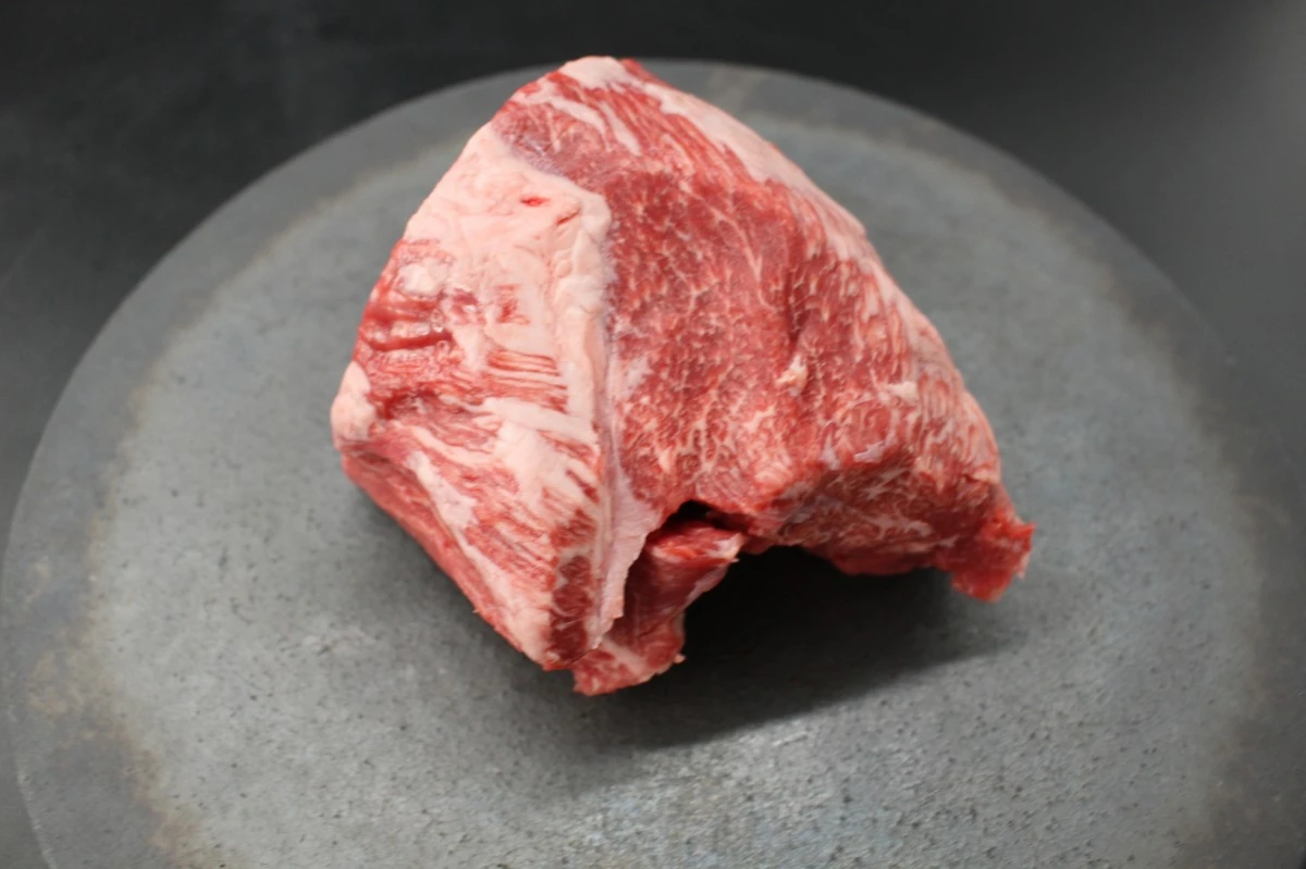 【現品限り】近江牛希少部位とうがらし塊肉496g【ローストビーフに！】