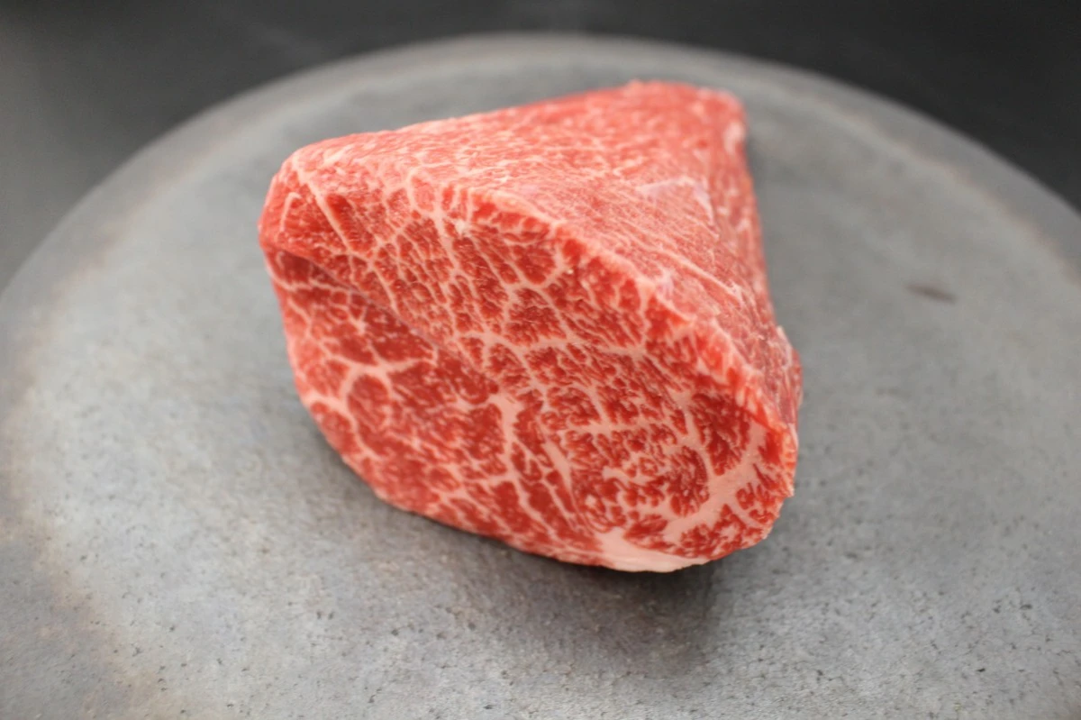 【現品限り】近江牛希少部位とうがらし塊肉425g【ローストビーフに！】