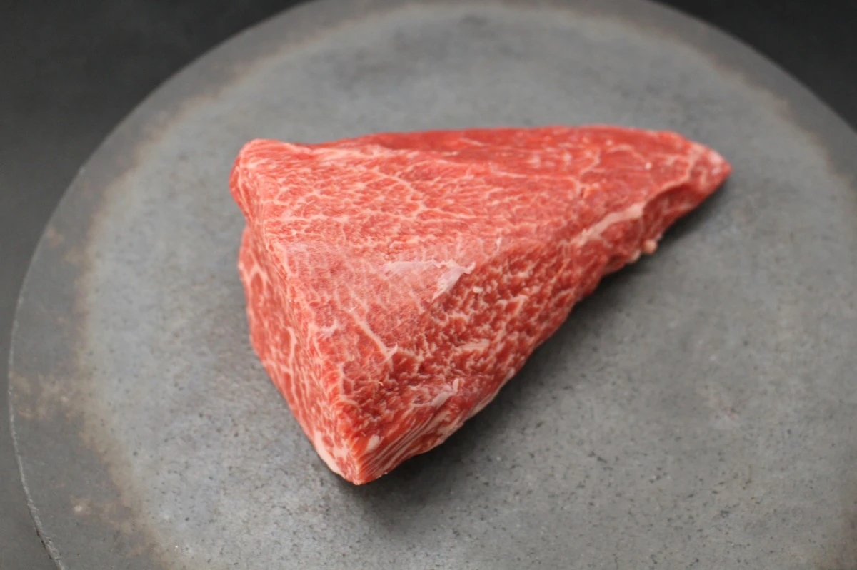【現品限り】近江牛希少部位とうがらし塊肉425g【ローストビーフに！】