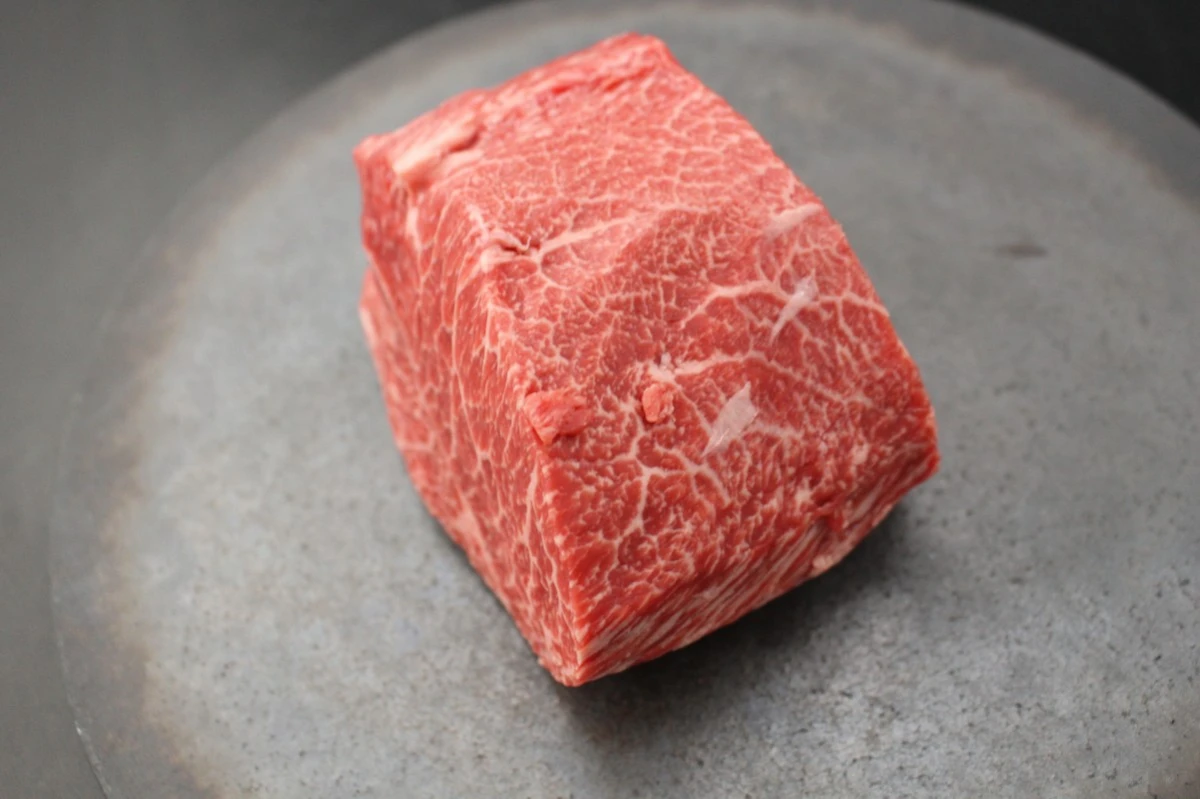 【現品限り】近江牛希少部位とうがらし塊肉499g【ローストビーフに！】