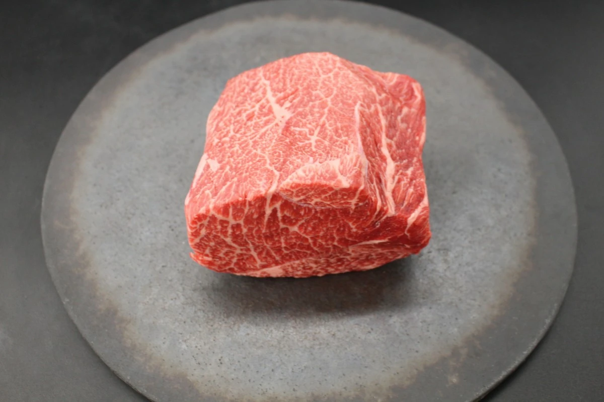 【現品限り】近江牛希少部位とうがらし塊肉551g【ローストビーフに！】