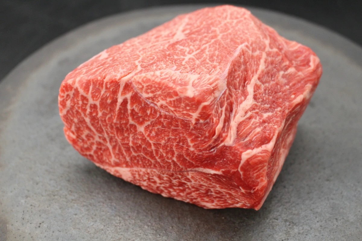 【現品限り】近江牛希少部位とうがらし塊肉551g【ローストビーフに！】