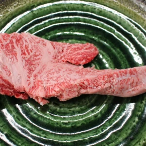 【現品限り】近江牛訳あり塊肉190g※小さめ・一部薄いところあり