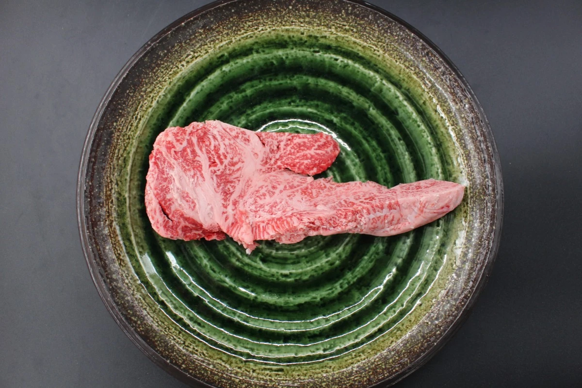 【現品限り】近江牛訳あり塊肉190g※小さめ・一部薄いところあり