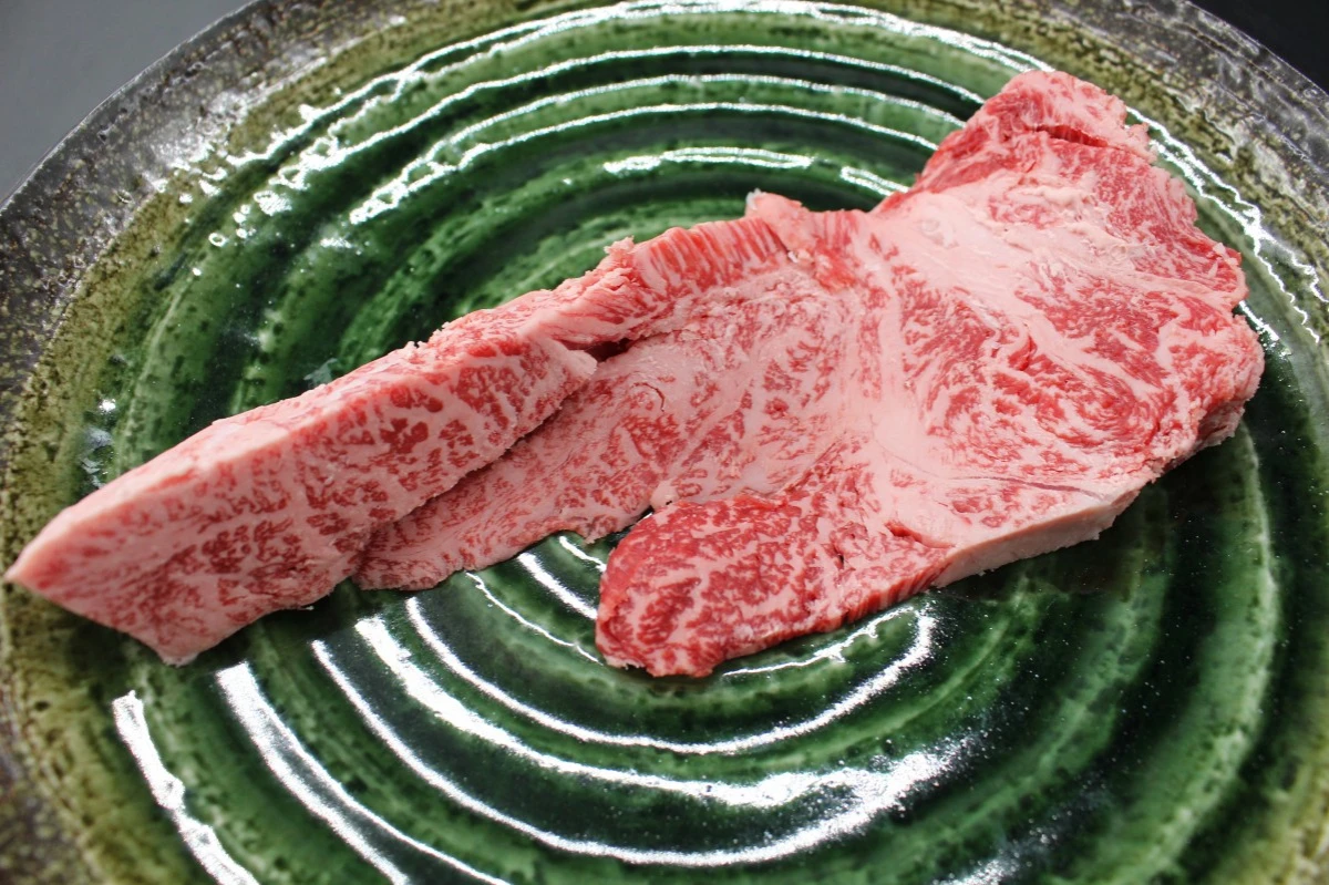 【現品限り】近江牛訳あり塊肉190g※小さめ・一部薄いところあり