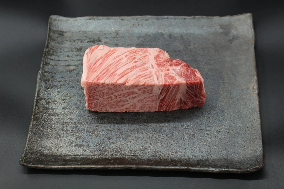 【現品限り】近江牛ザブトン塊肉428g【超希少・高級部位】