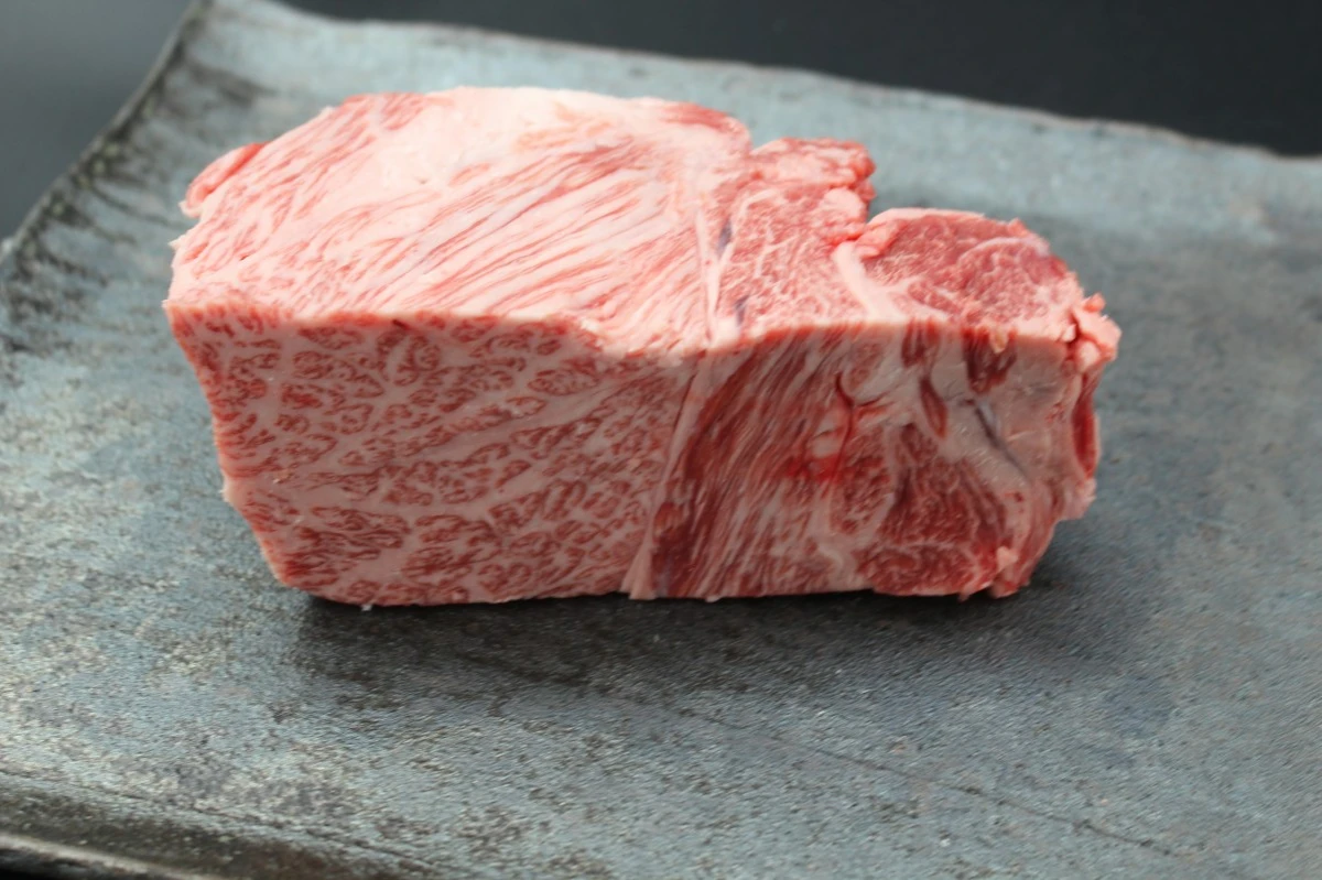 【現品限り】近江牛ザブトン塊肉445g【超希少・高級部位】