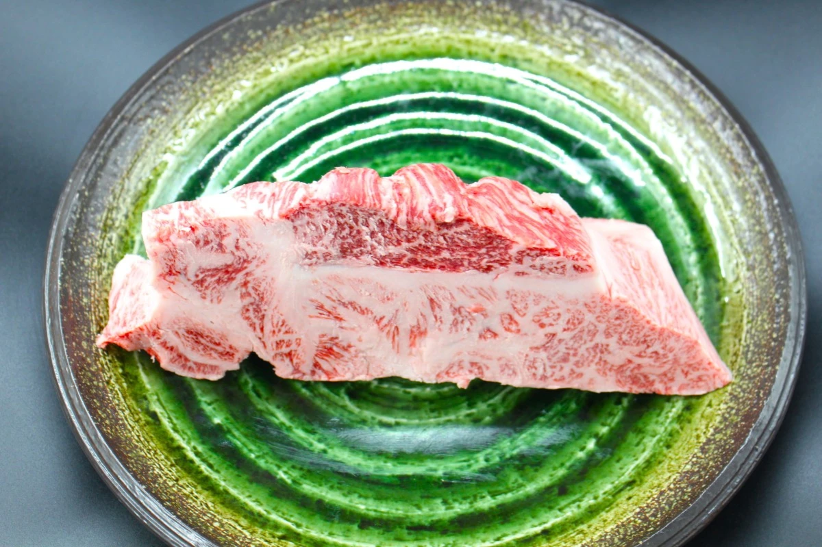 【現品限り】近江牛訳あり塊肉750g【バーベキューにオススメ】