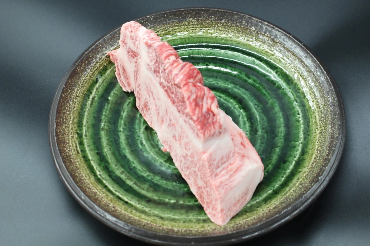 【現品限り】近江牛訳あり塊肉750g【バーベキューにオススメ】