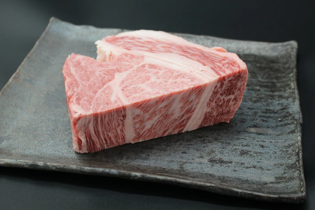 【現品限り】近江牛肩ロース(リブ側)塊肉648g