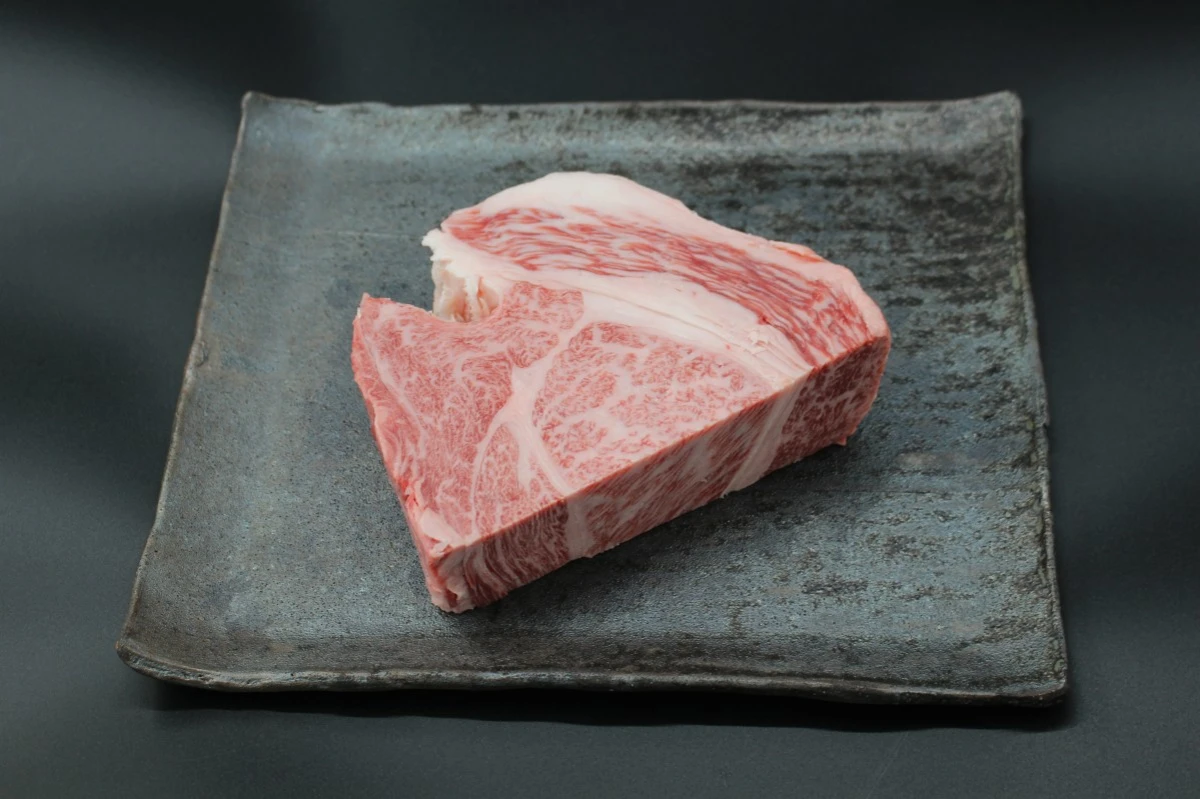 【現品限り】近江牛肩ロース(リブ側)塊肉648g