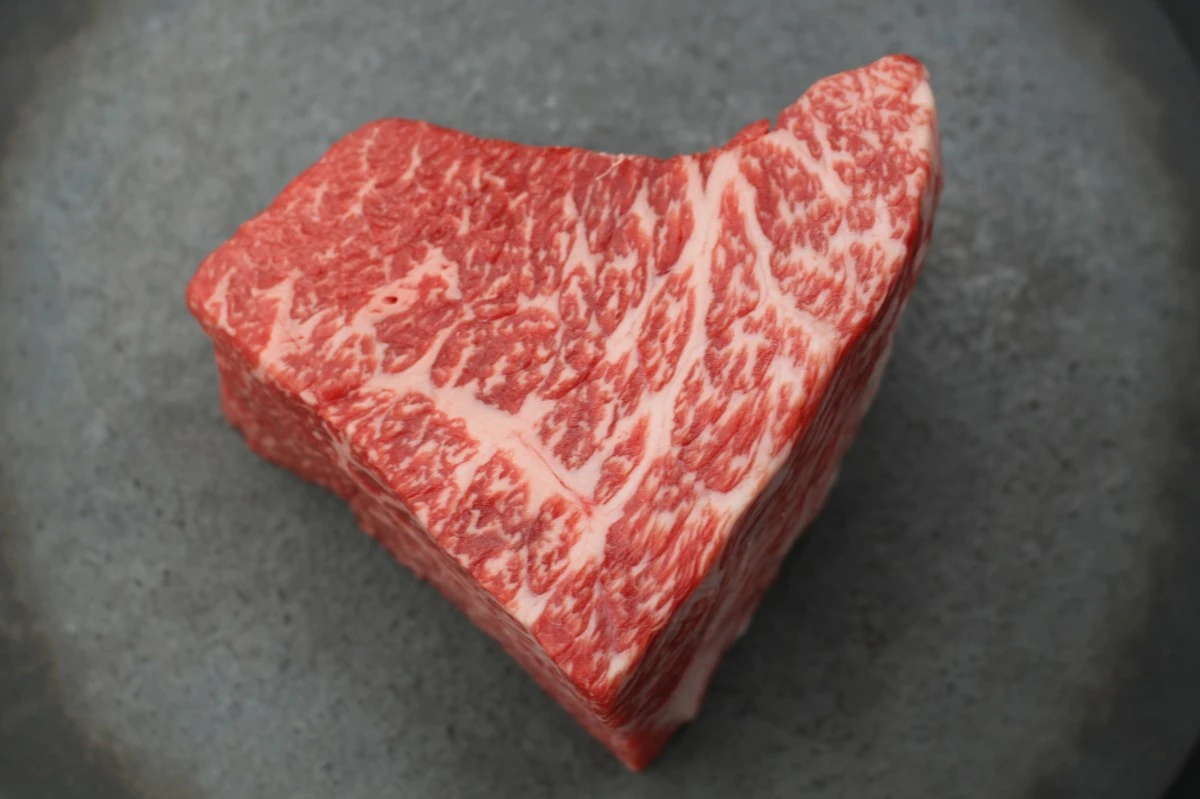 近江牛ナカニク塊肉632g【ローストビーフにオススメ】