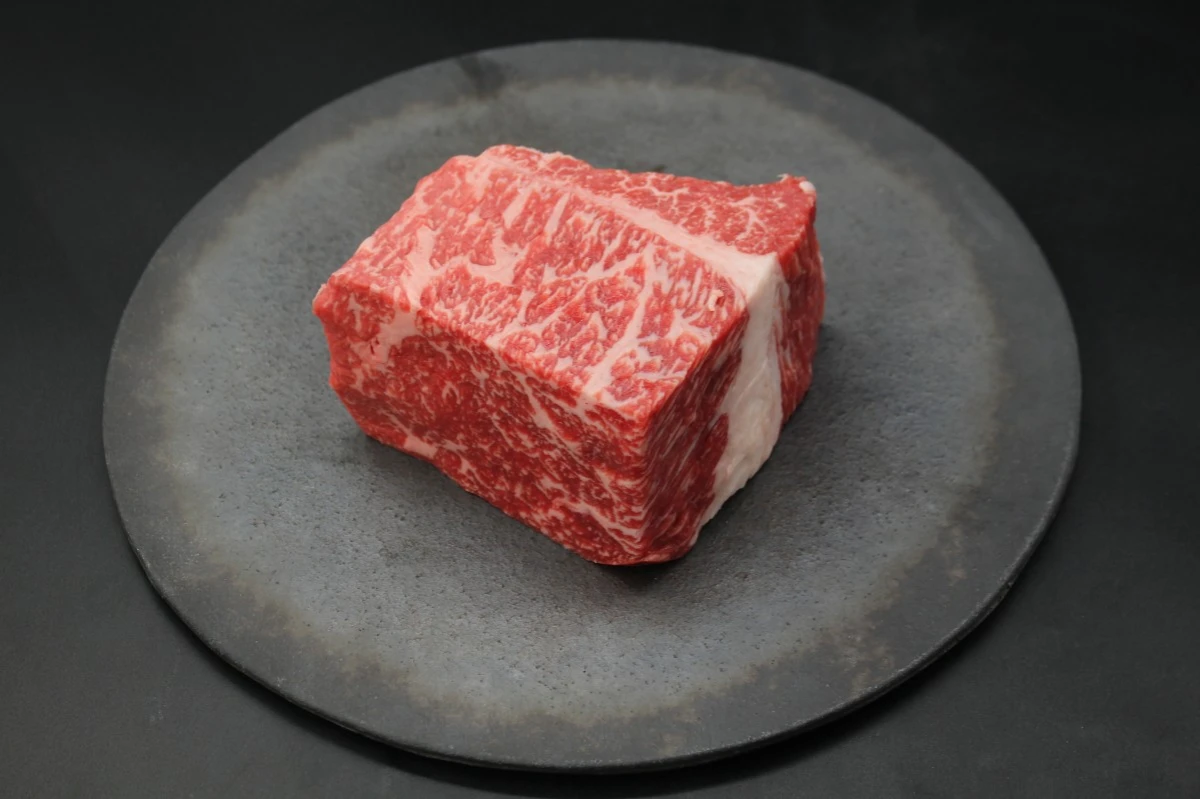 近江牛ナカニク塊肉640g【ローストビーフにオススメ】