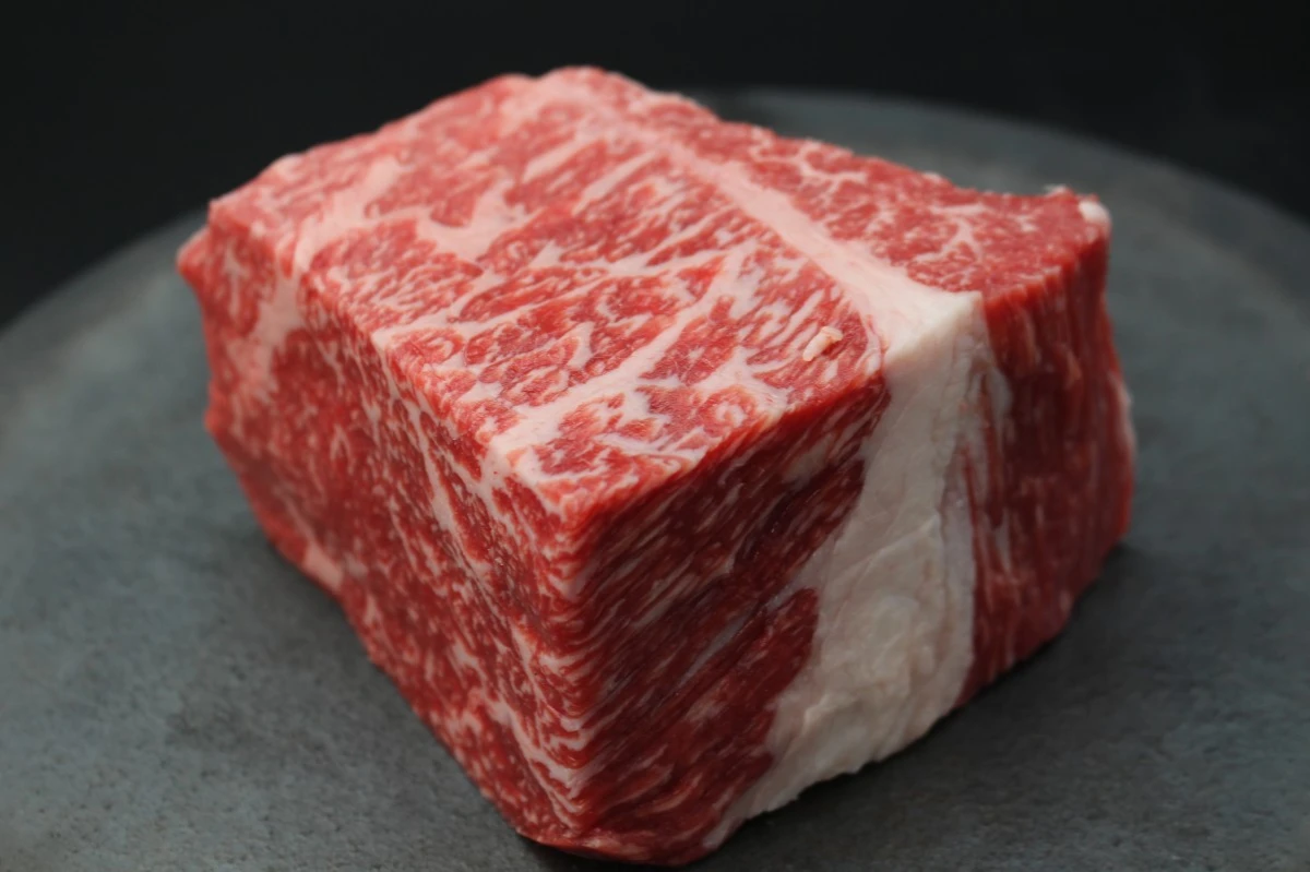近江牛ナカニク塊肉640g【ローストビーフにオススメ】