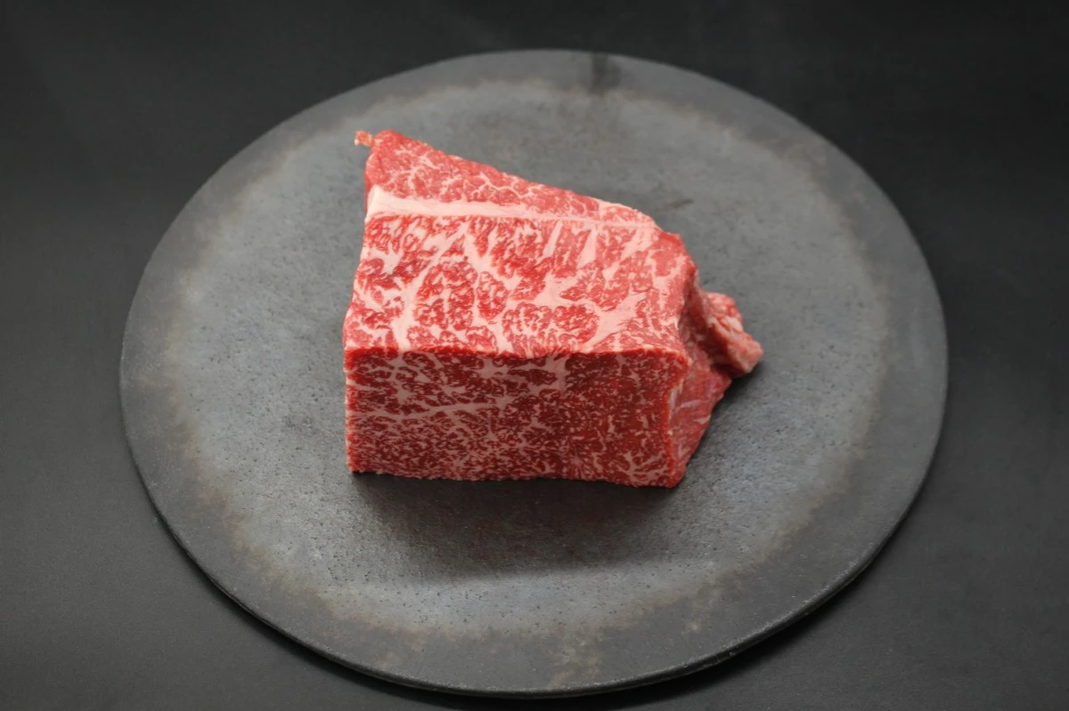 近江牛ナカニク塊肉639g【ローストビーフにオススメ】