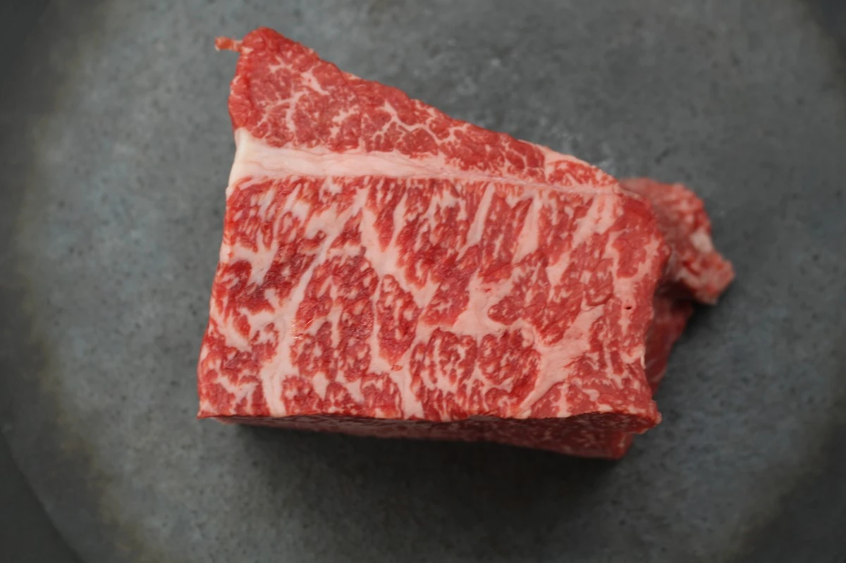 近江牛ナカニク塊肉639g【ローストビーフにオススメ】