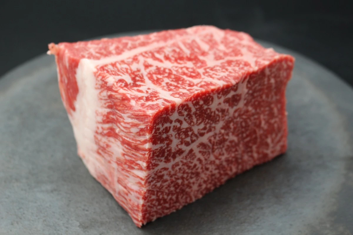 近江牛ナカニク塊肉639g【ローストビーフにオススメ】