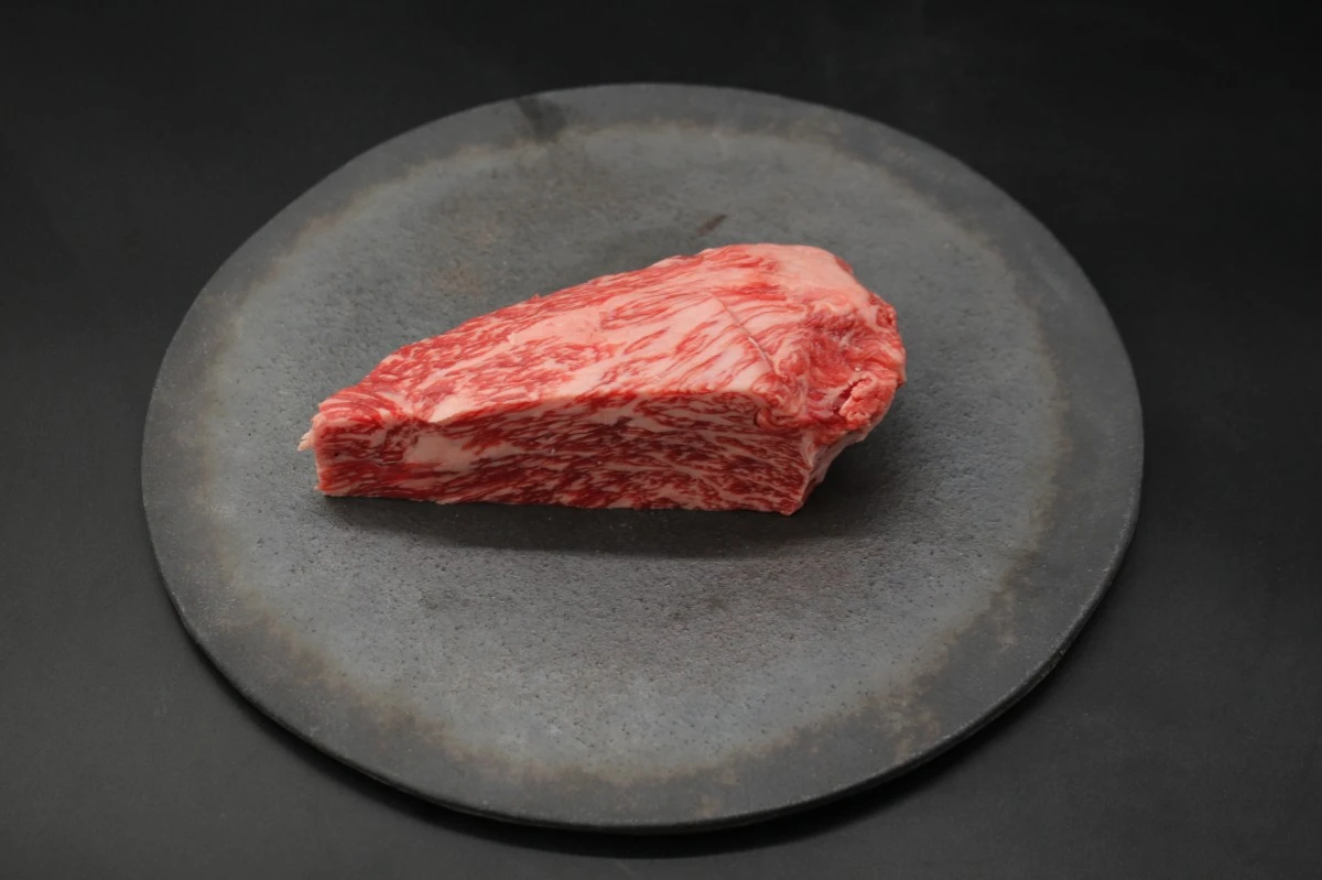 近江牛ナカニク塊肉379g【ローストビーフにオススメ】